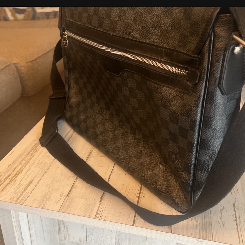 Louis Vuitton men’s messenger bag
